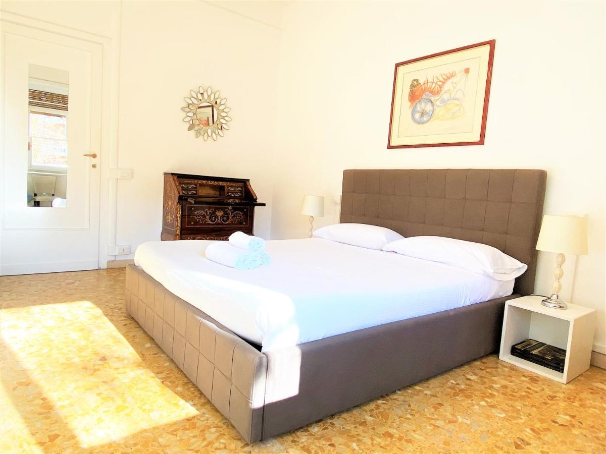 Trastevere Boulevard Rome Bagian luar foto