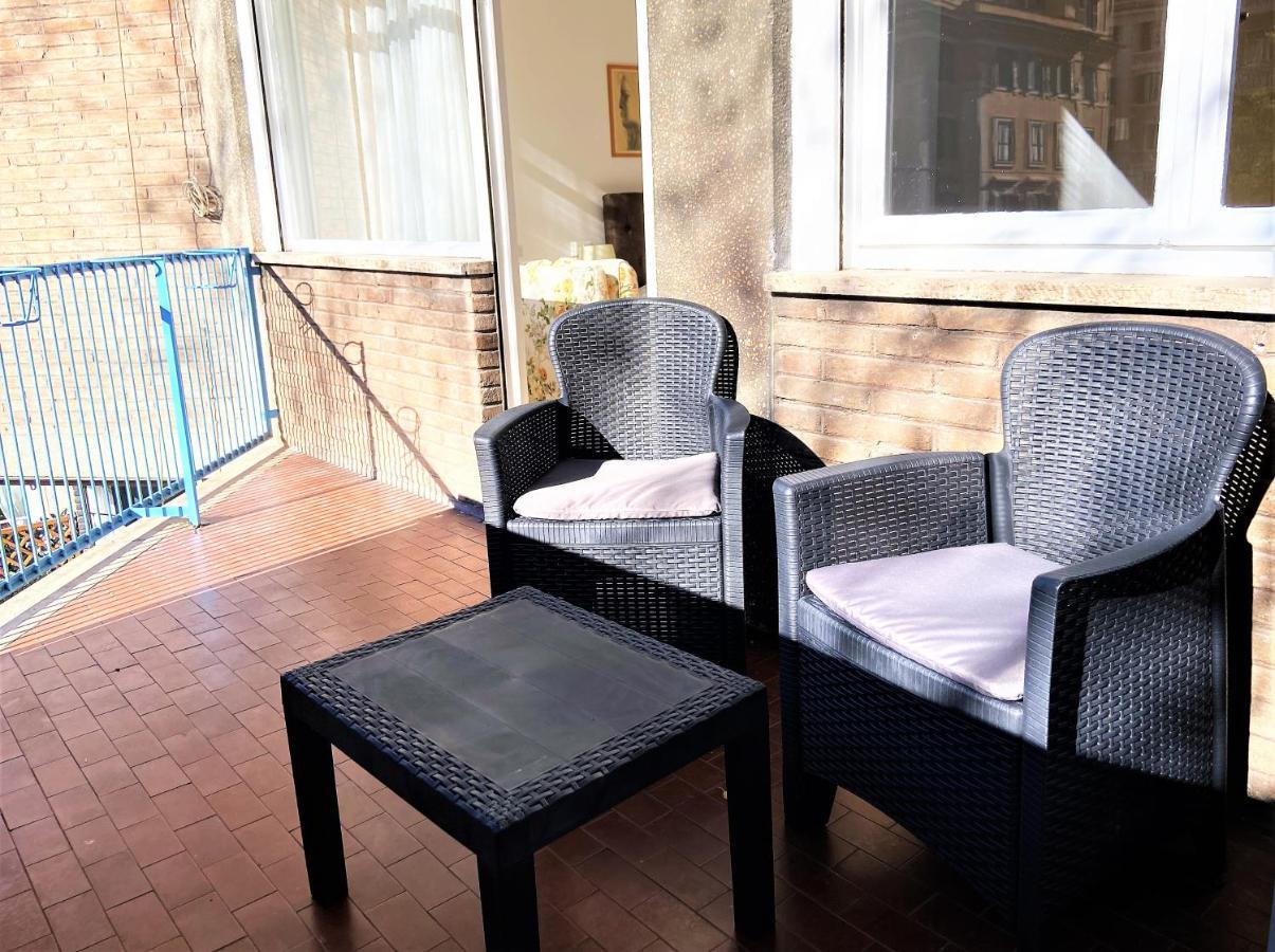 Trastevere Boulevard Rome Bagian luar foto