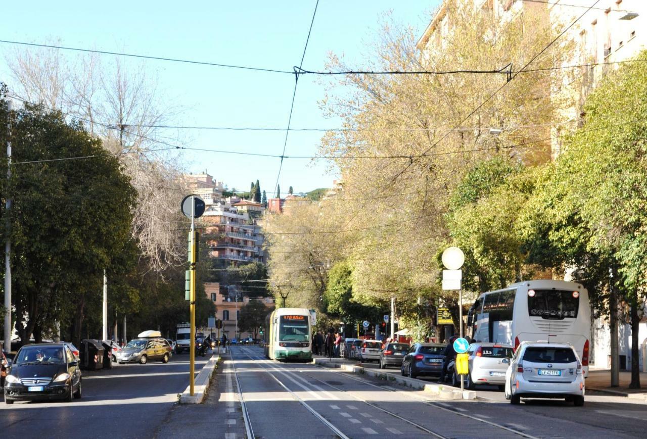 Trastevere Boulevard Rome Bagian luar foto